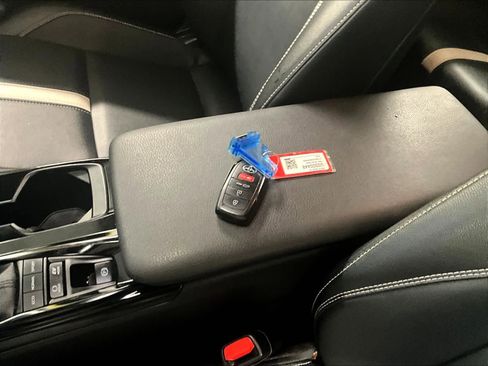 Used 2025 Toyota Camry SE image 30