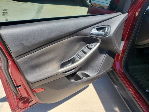 Used 2017 Ford Focus Titanium FWD image 16