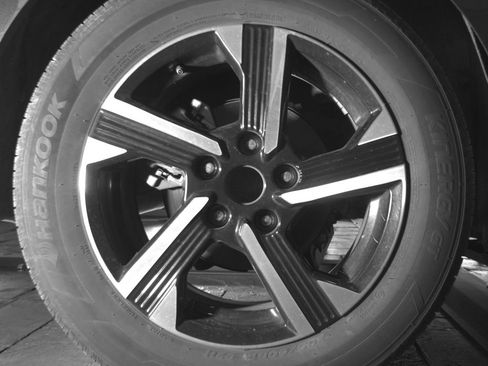 Used 2025 Nissan Sentra SV FWD image 15