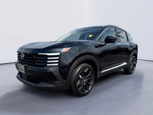 New 2025 Nissan Kicks SR w/ SR Premium Package image 2