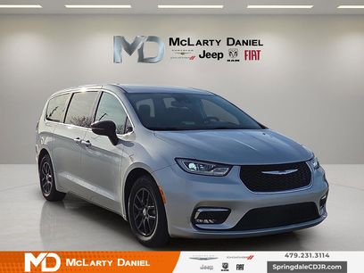 Used 2024 Chrysler Pacifica Touring-L