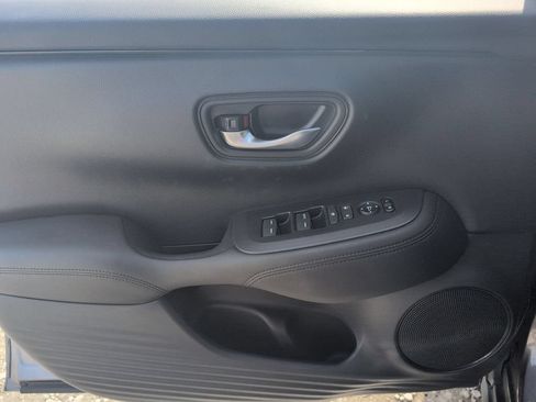 Used 2025 Honda HR-V LX image 11