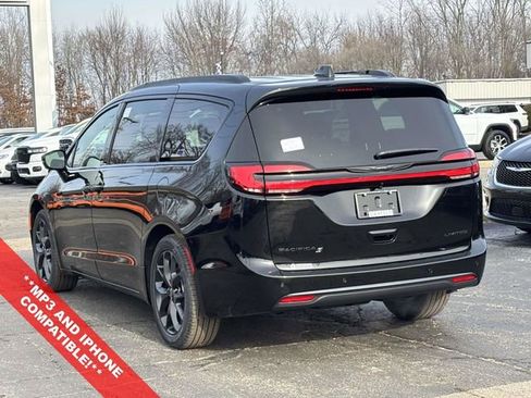 New 2026 Chrysler Pacifica Limited w/ Uconnect Theater Family Group image 15