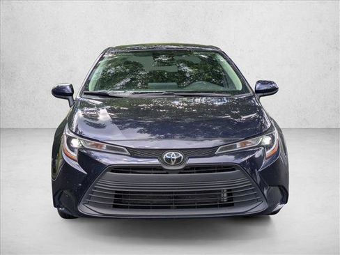 Used 2025 Toyota Corolla LE FWD image 2