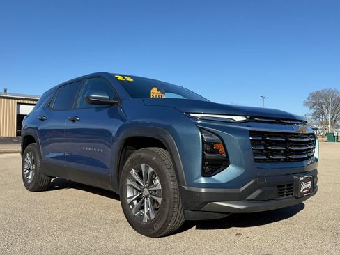 Used 2025 Chevrolet Equinox LT w/ Safety and Technology Package AWD/4WD image 3