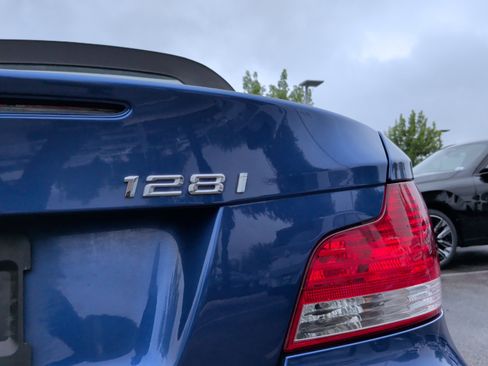 Used 2011 BMW 128i Convertible image 11