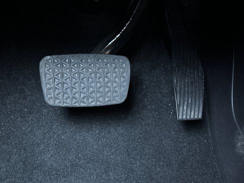 Used 2024 GMC Terrain SLE image 45