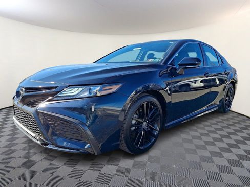 Used 2021 Toyota Camry XSE image 3