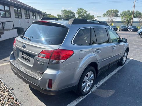 Used 2011 Subaru Outback 3.6R Limited AWD/4WD image 3