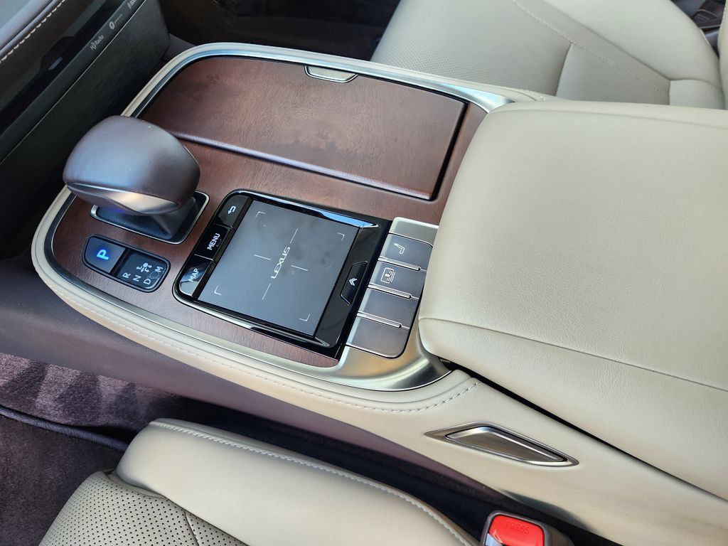 Used 2020 Lexus LS 500 w/ Accessory Package (Z2) RWD image 19