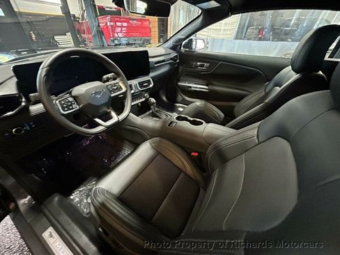 Used 2025 Ford Mustang GT Premium RWD image 13