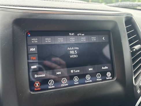 Used 2021 Jeep Cherokee Latitude Plus image 11