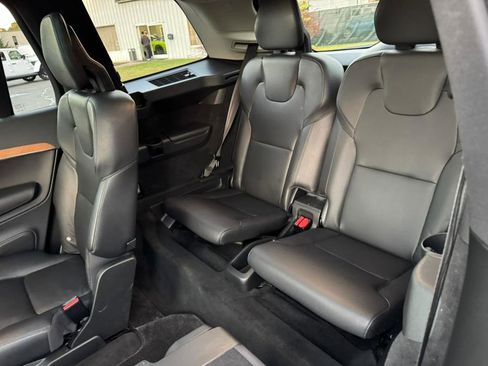 Used 2021 Volvo XC90 T6 Momentum w/ Climate Package image 20