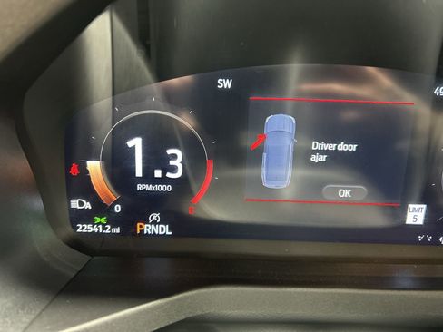 Used 2025 Ford Explorer ST-Line w/ ST-Line Street Pack image 13