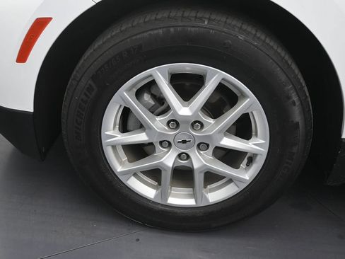 Used 2023 Chevrolet Equinox LT FWD image 9