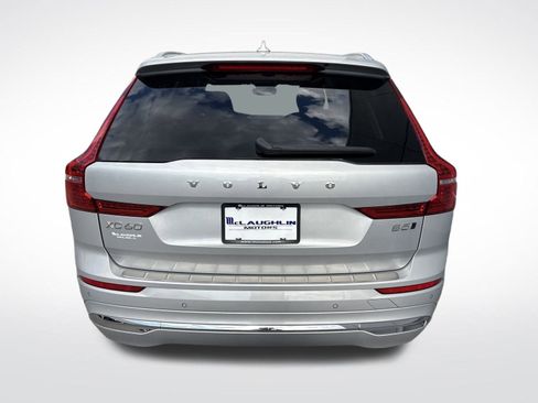 Certified 2022 Volvo XC60 B5 Inscription w/ Climate Package image 4