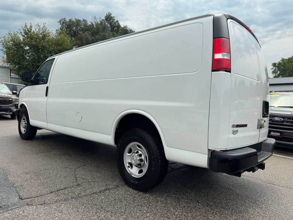 Used 2022 Chevrolet Express 3500 Extended w/ Driver Convenience Package RWD image 7