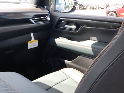 New 2026 GMC Yukon XL AT4 w/ AT4 Premium Package AWD/4WD image 11