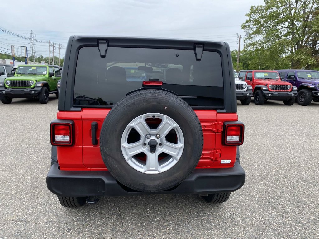 Used 2022 Jeep Wrangler Sport AWD/4WD image 4