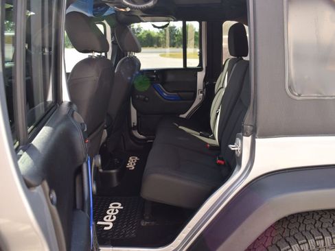 Used 2015 Jeep Wrangler Unlimited Sport w/ Connectivity Group image 9