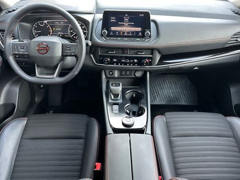 Used 2025 Nissan Rogue SV image 12