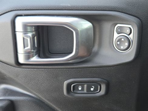 Used 2022 Jeep Wrangler Unlimited Sport w/ Sun And Sound Package image 22