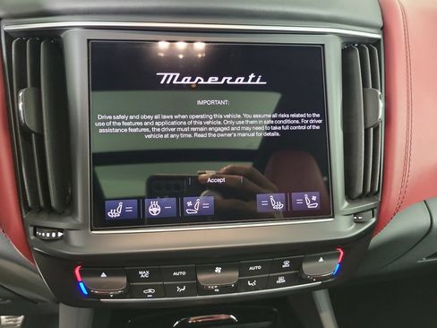 Used 2022 Maserati Levante Modena AWD/4WD image 26