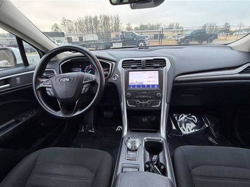 Used 2020 Ford Fusion SE FWD image 18