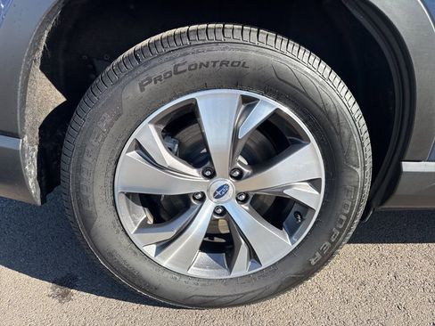 Used 2023 Subaru Ascent Premium w/ Convenience Package image 9