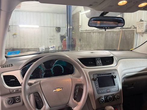 Used 2017 Chevrolet Traverse LS AWD/4WD image 8