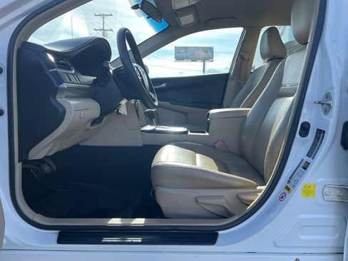 Used 2014 Toyota Camry L image 10