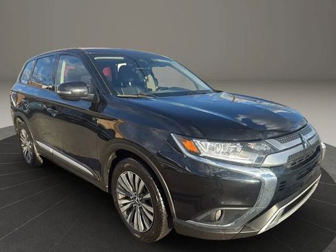 Used 2020 Mitsubishi Outlander AWD image 3