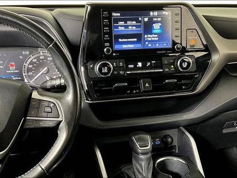 Used 2022 Toyota Highlander XLE image 6