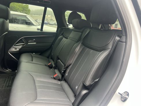 Used 2025 Land Rover Range Rover SE AWD/4WD image 24