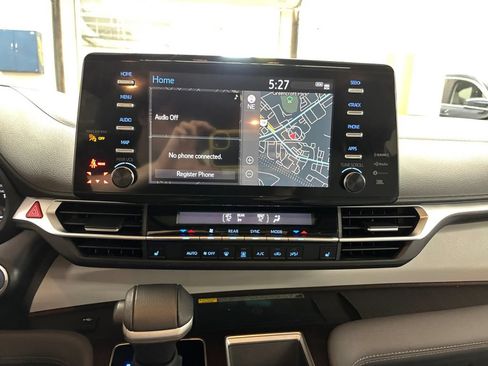 Used 2024 Toyota Sienna XLE w/ XLE Plus Package FWD image 21