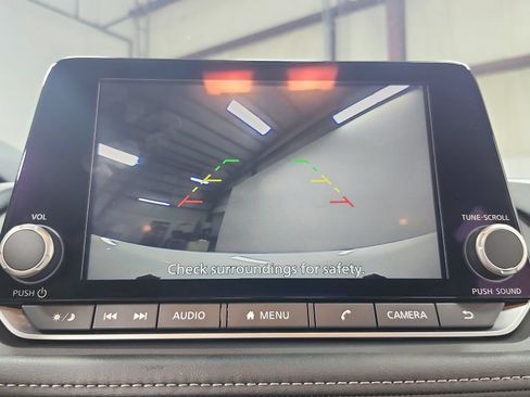 Used 2025 Nissan Rogue SV w/ SV Premium Package FWD image 30