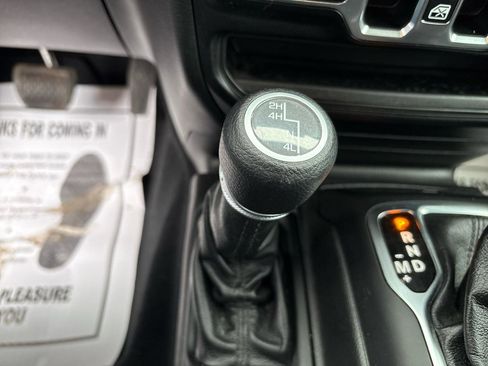 Used 2021 Jeep Gladiator Sport image 25