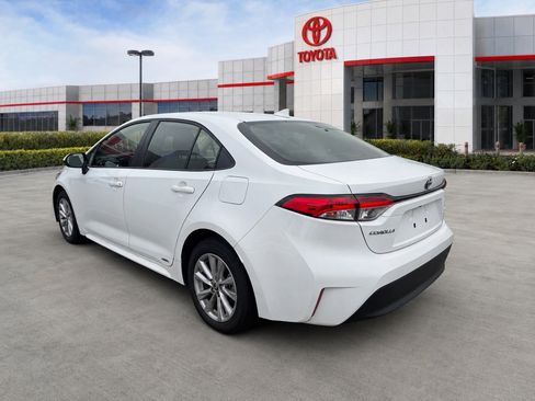 Used 2025 Toyota Corolla LE w/ LE Premium Package AWD/4WD image 5
