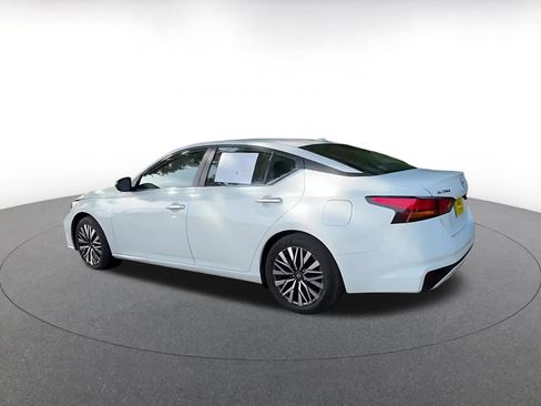 Used 2025 Nissan Altima 2.5 SV FWD image 10