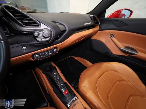 Used 2018 Ferrari 488 GTB RWD image 24