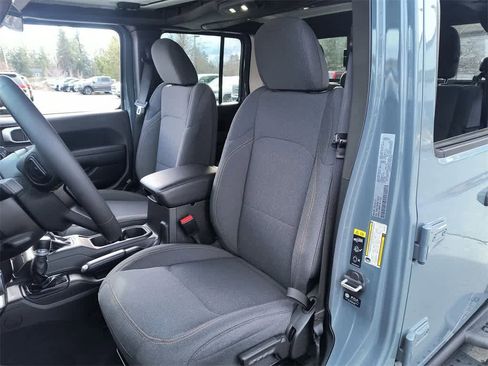 Used 2024 Jeep Gladiator Sport image 11