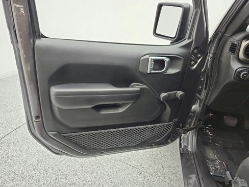Used 2018 Jeep Wrangler Sport AWD/4WD image 14