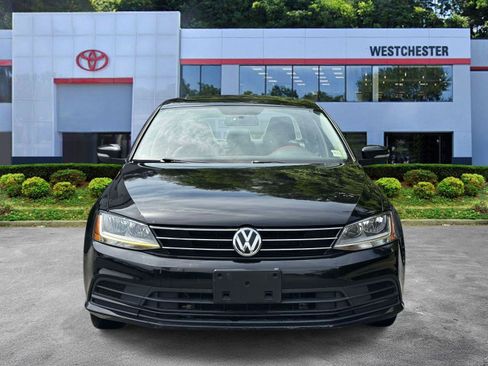 Used 2017 Volkswagen Jetta SE FWD image 2