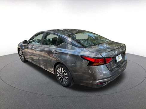 Used 2025 Nissan Altima 2.5 SV FWD image 10
