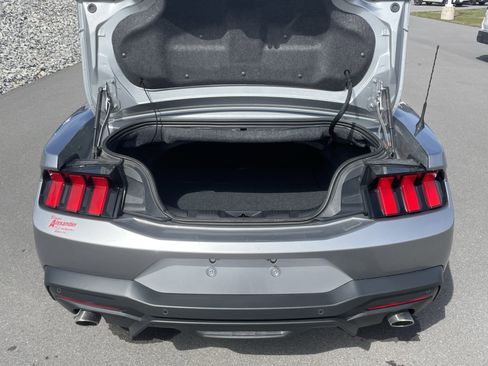 Used 2025 Ford Mustang Premium RWD image 5