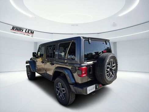 New 2025 Jeep Wrangler Unlimited Sahara w/ Technology Group AWD/4WD image 4