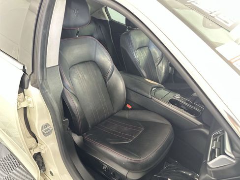 Used 2018 Maserati Ghibli RWD image 23
