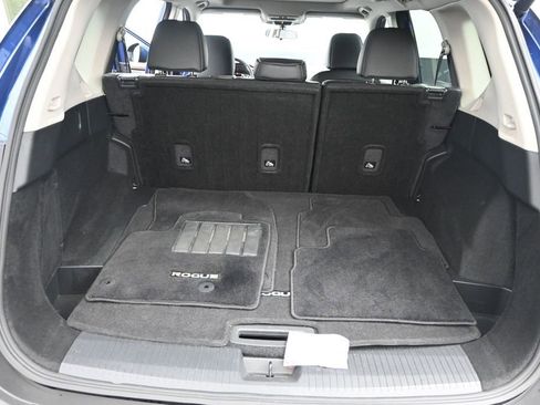 Used 2023 Nissan Rogue SV w/ SV Premium B Package FWD image 16