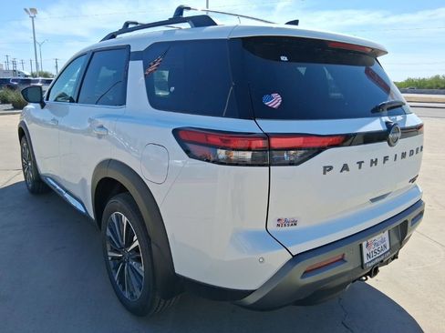 New 2026 Nissan Pathfinder Platinum image 4