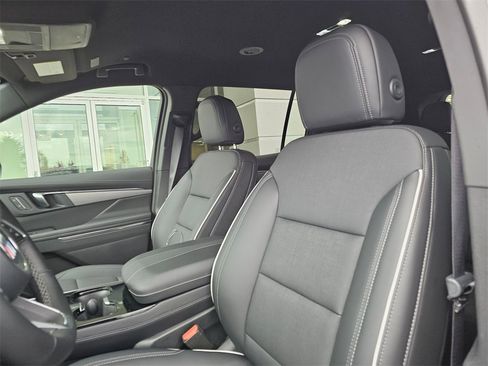 Used 2025 Buick Enclave Preferred w/ Power Package image 22